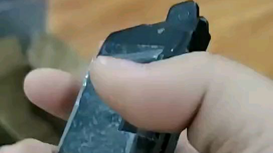 【水弹玩具】开箱想品一品多香,拔下弹匣后,晃了晃有异响,昨天问客服客服不在